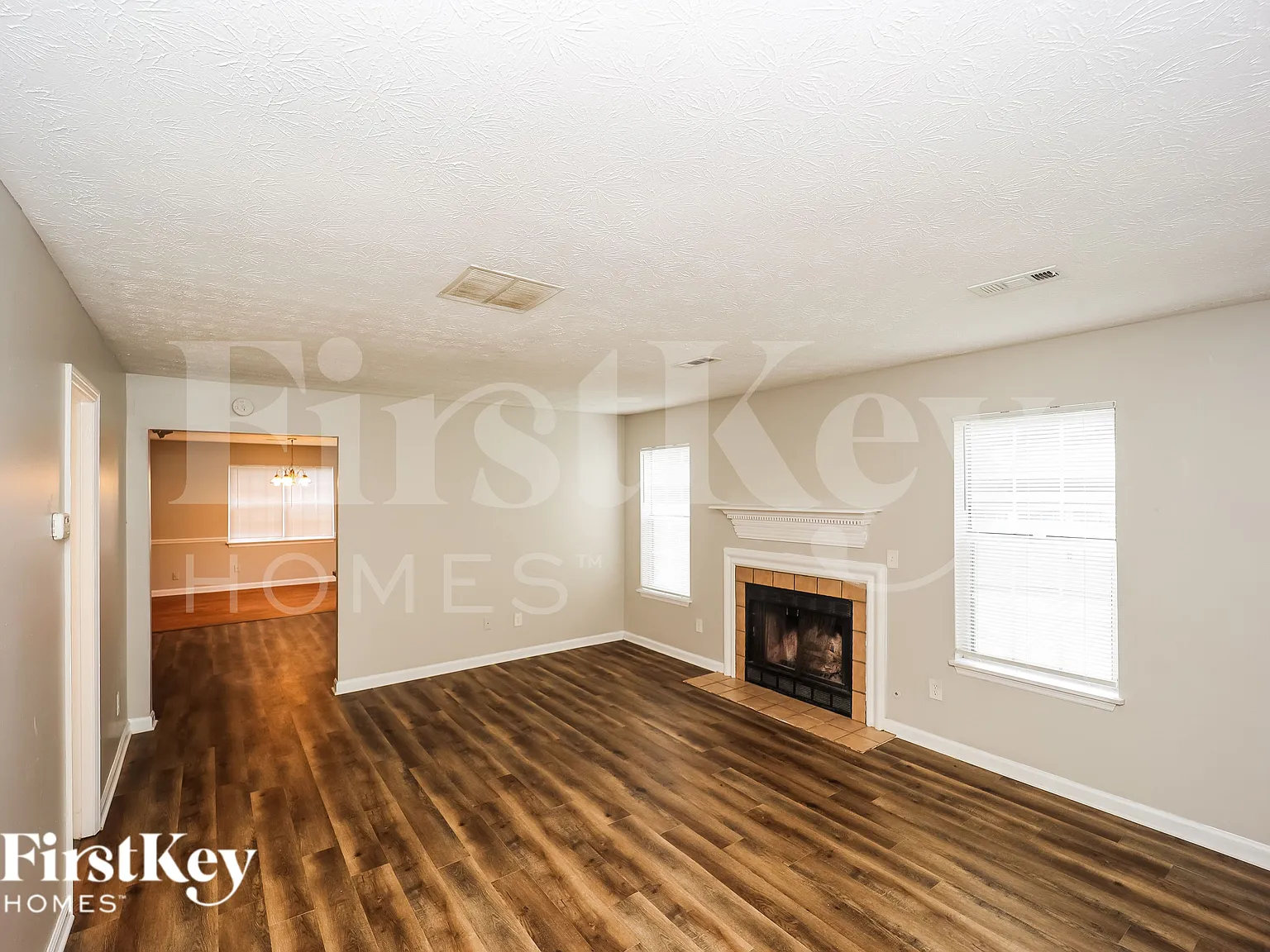 3 bed, 2.5 bath, 1400 sqft, $2,350 — Photo 3
