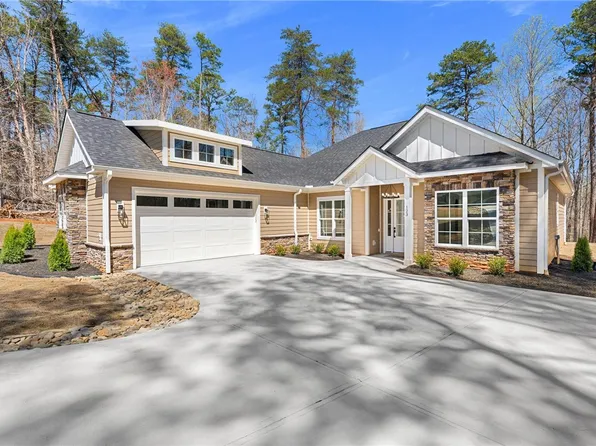 123 Player Ln, Westminster, SC 29693