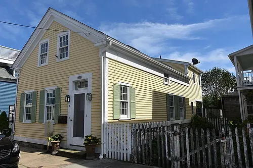15 Trumbull St Photo 1