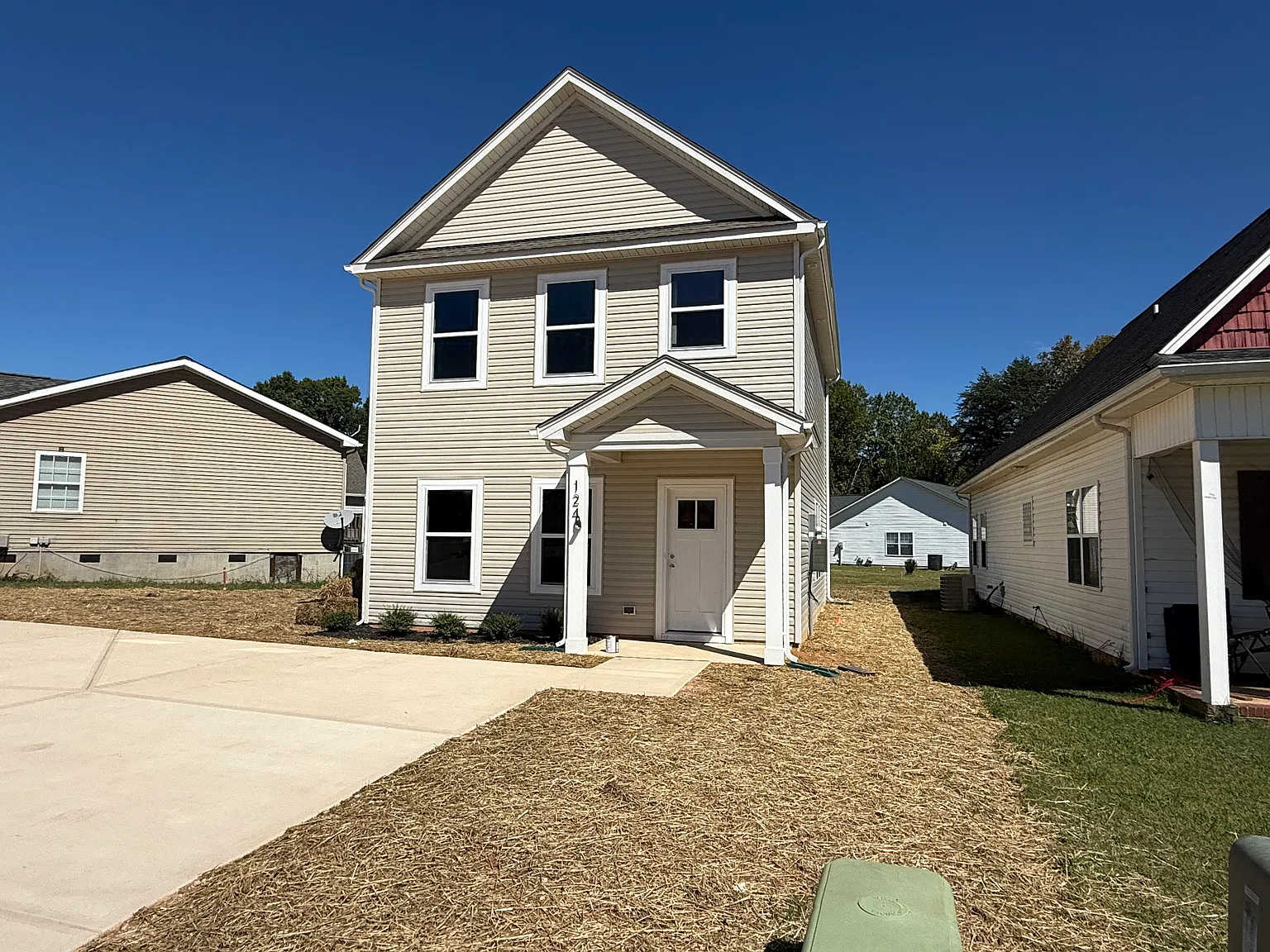 3 bed, 2.5 bath, 1300 sqft, $1,675 — Photo 2