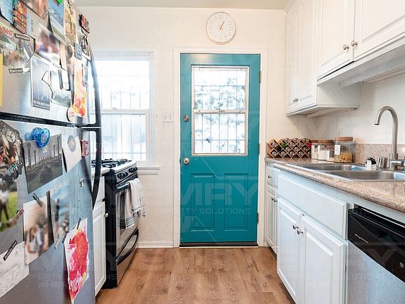 4th image of 2023 Cloverfield Blvd #9040