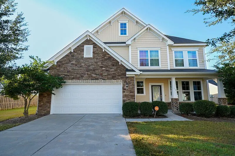 4 bed, 2.5 bath, 2311 sqft, $2,500 — Photo 2