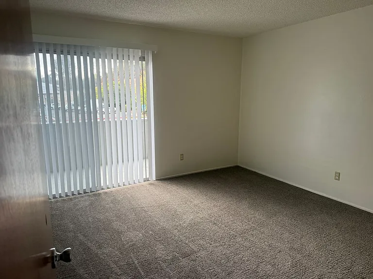 4220 Aragon Dr — Photo 5
