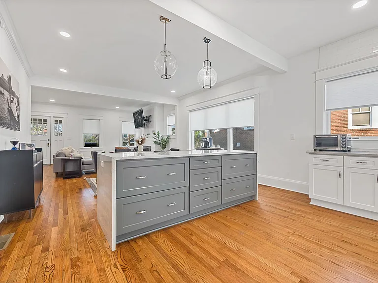 1021 North Ave NE — Photo 14