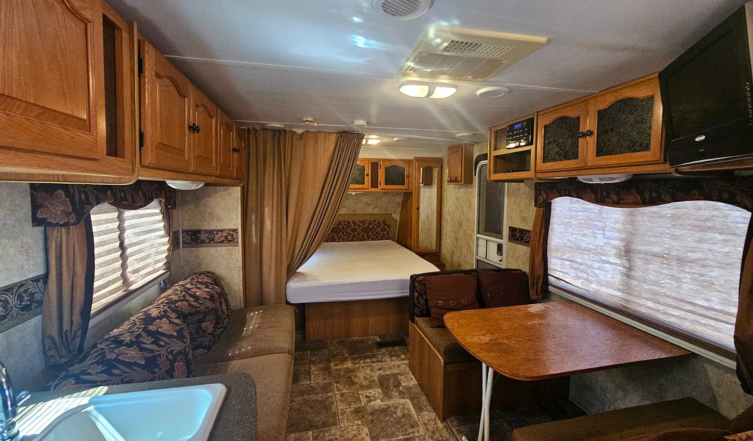 Studio, 300 sqft, $950 — Photo 2