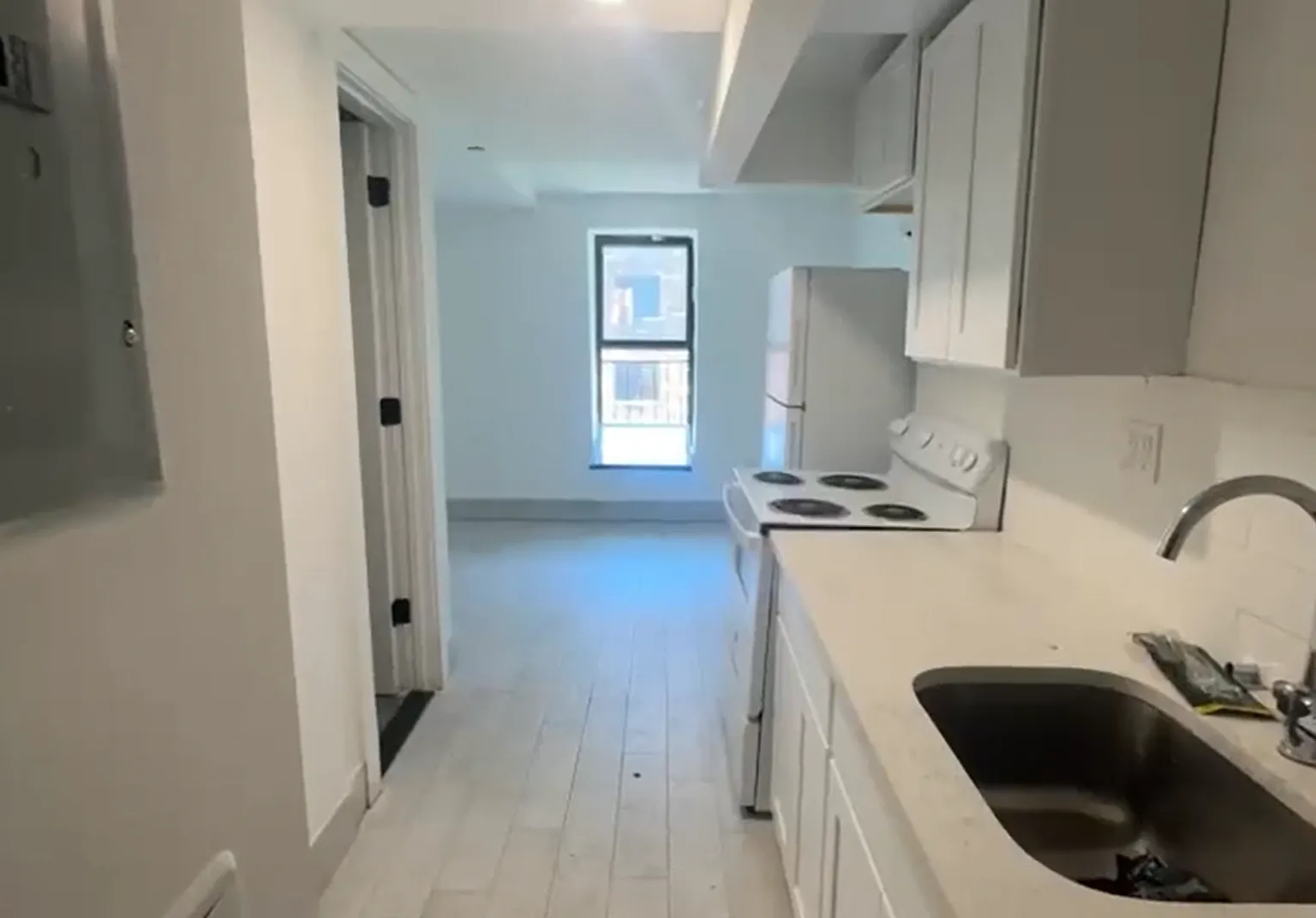 Studio, 600 sqft, $2,384 — Photo 2