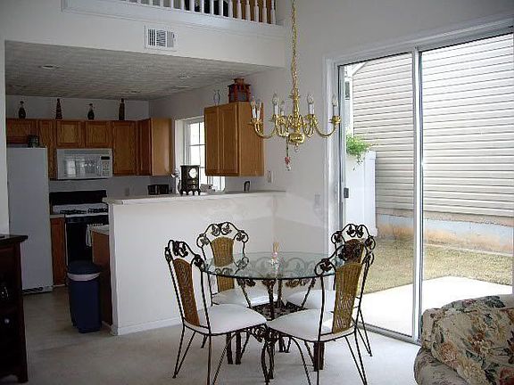 5th image of 540 W Oaks Dr