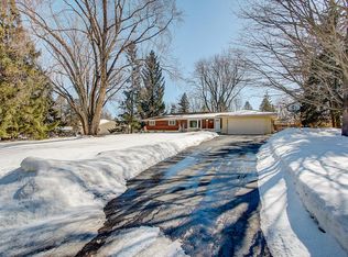 N33W22141 Hill N Dale Cir, Pewaukee, WI 53072