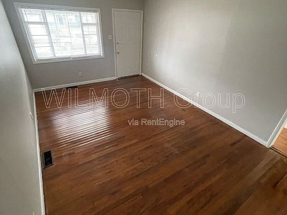 5th image of 3346 Hovey St