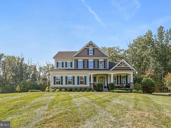 3rd image of 136 Greentree Farm Dr
