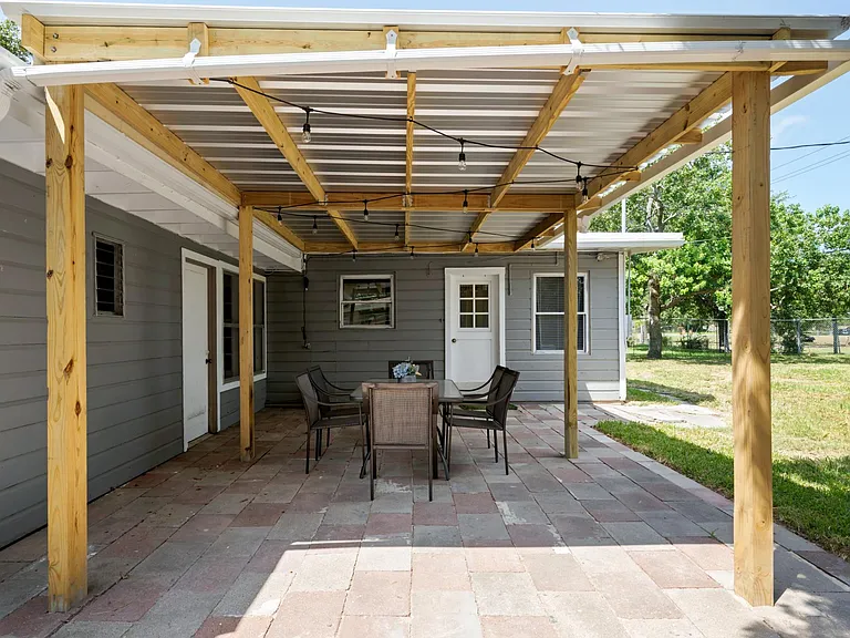 318 Aberdeen Ave — Photo 14