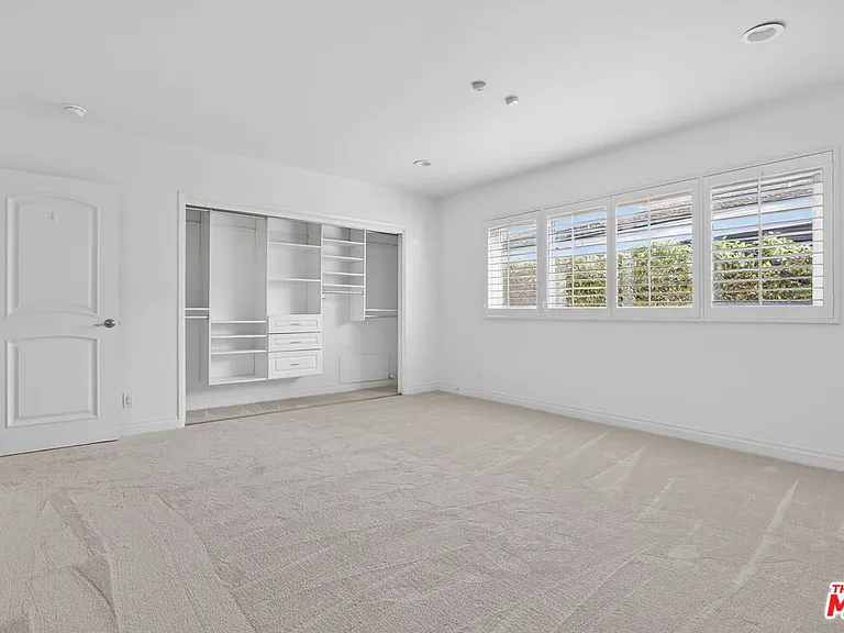 4186 Regal Oak Dr — Photo 30
