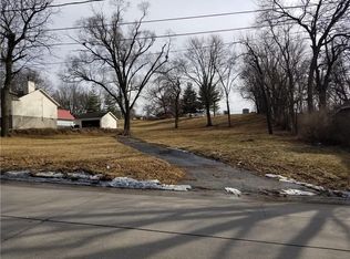 1423 Pioneer Rd, Des Moines, IA 50320