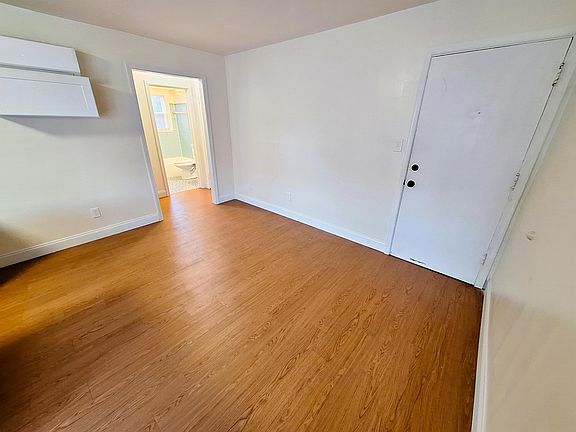3rd image of 1001 Little Bay Ave #A1