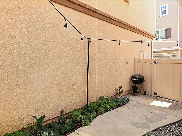 793 Banyan Way — Photo 36