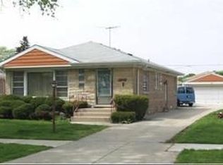 7322 W Greenleaf St, Niles, IL 60714