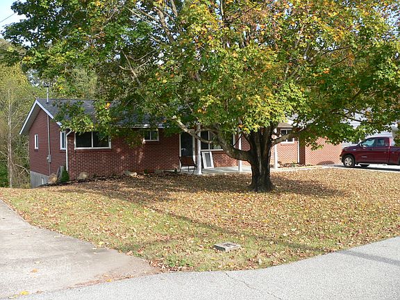 2nd image of 205 Robin Rd