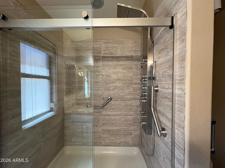 2240 E Mariposa Grande — Photo 10