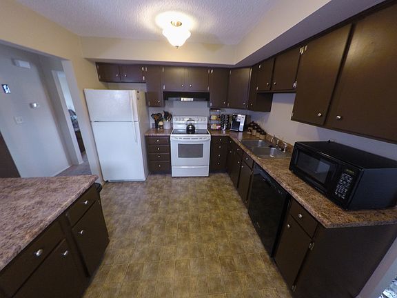 3rd image of 424 Poplar St