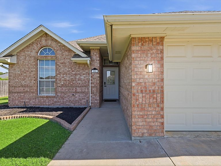 Listing photo 4