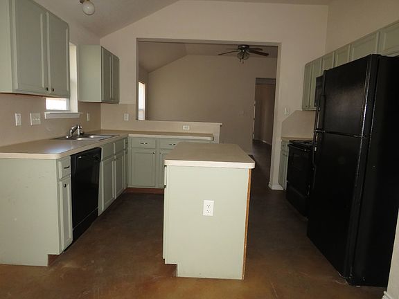 4th image of 4201 Cambridge Dr #B