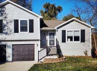 15536 Crestwood Dr, Basehor, KS 66007
