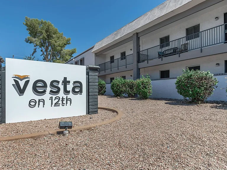 Vesta on 12th — Photo 28