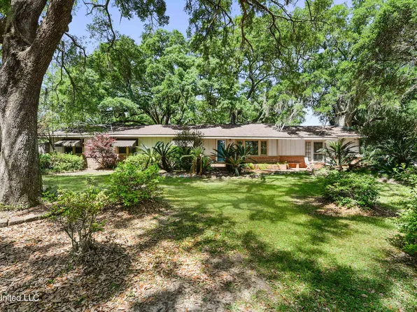 1136 Stanfield Point Rd, Gautier, MS 39553