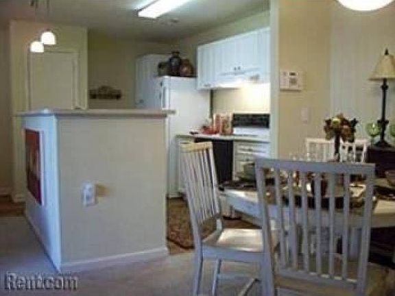 2 Bedroom Dining