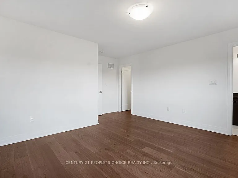 32 Humberstone Dr — Photo 13