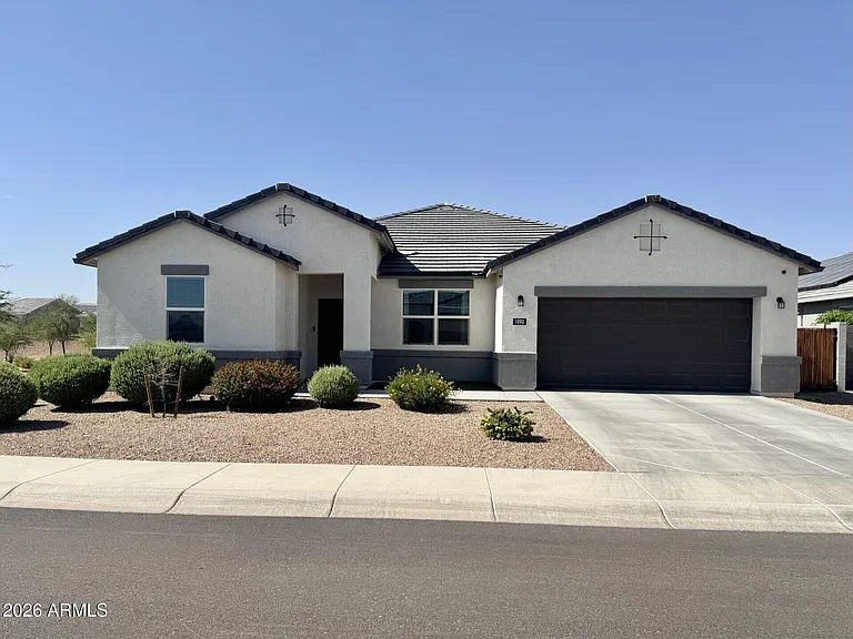 1090 W Beacon Dr — Photo 2