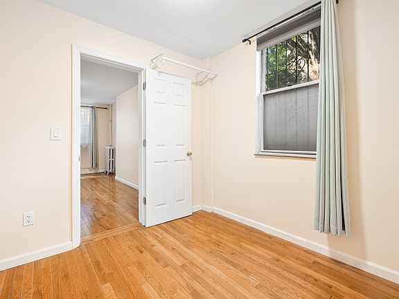 5th image of 127 Van Buren St #1