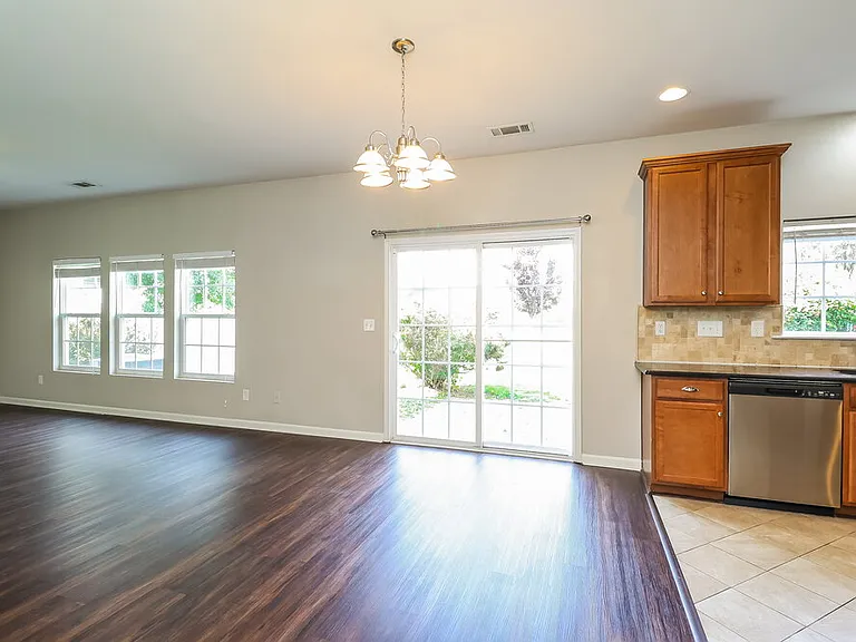 114 Farmers Folly Dr — Photo 6