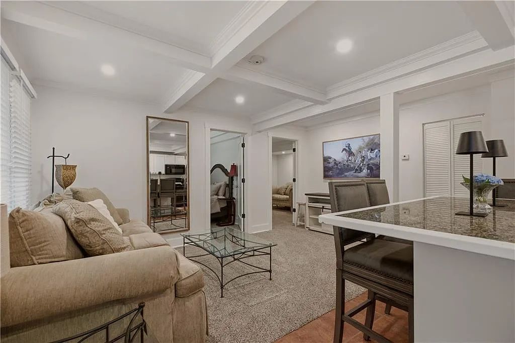 2 bed, 768 sqft, $2,450 — Photo 2