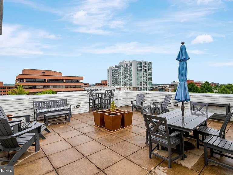 1023 N Royal St #312 — Photo 32