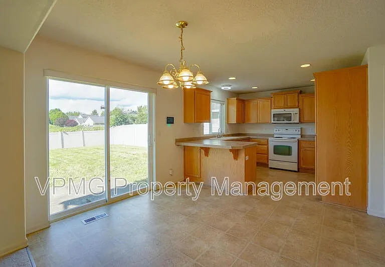 2214 NW 7th St — Photo 9