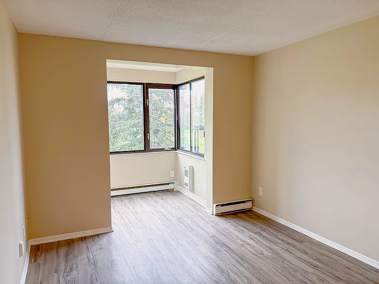 89 Stonehurst Ave — Photo 11