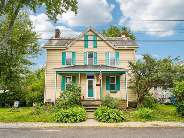 416 E New Castle St, Zelienople, PA 16063