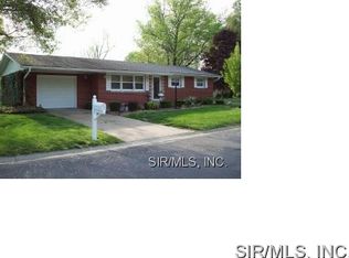 1502 Paradise Dr, Highland, IL 62249