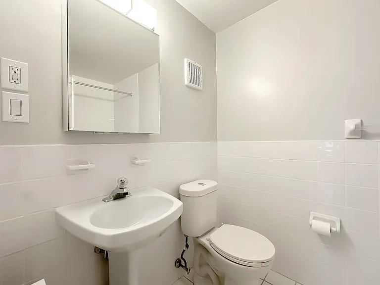 2645 Bloor St W #302 — Photo 12