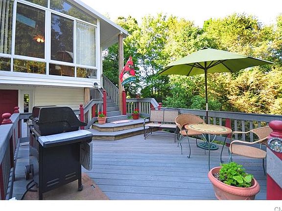 2nd image of 7 Hemlock Ln