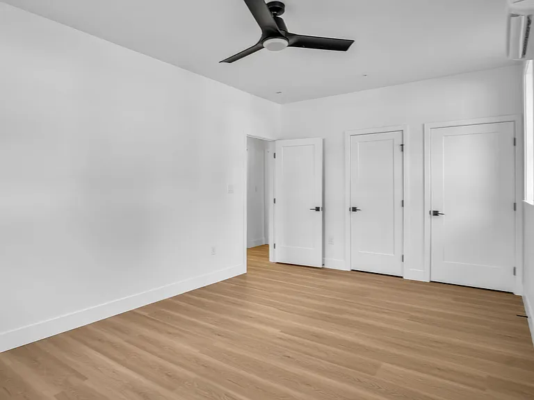 1309 Bridge St #E — Photo 8