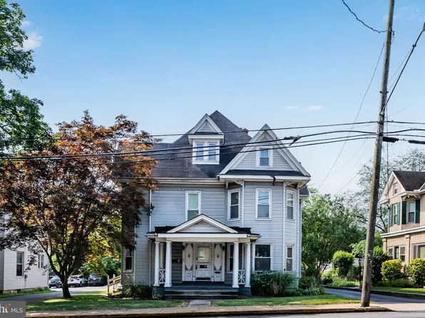 302 W King St, Shippensburg, PA 17257