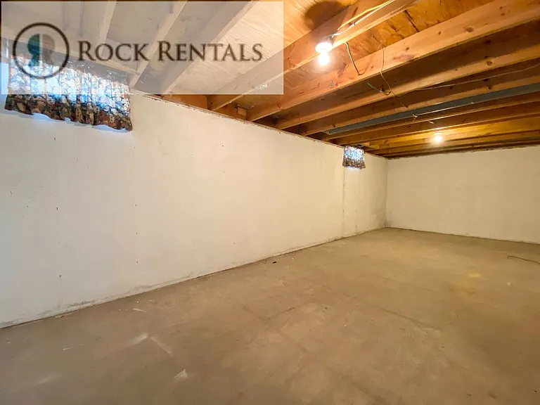 1101 N Baker St — Photo 9