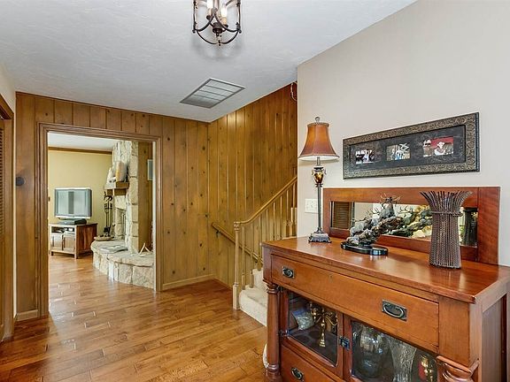 5th image of 1 Crestwood Dr