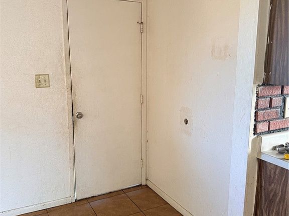 4th image of 668 Arthur Ave