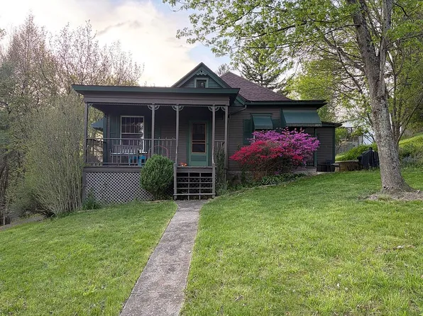 1479 Worthington St, Fairmont, WV 26554