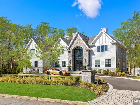 60 Pine Hill Dr, Upper Saddle River, NJ 07458