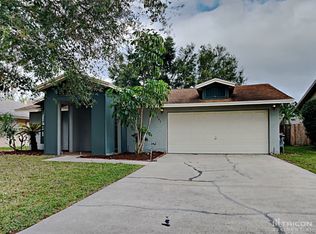 401 Lake Daisy Dr, Winter Haven, FL 33884