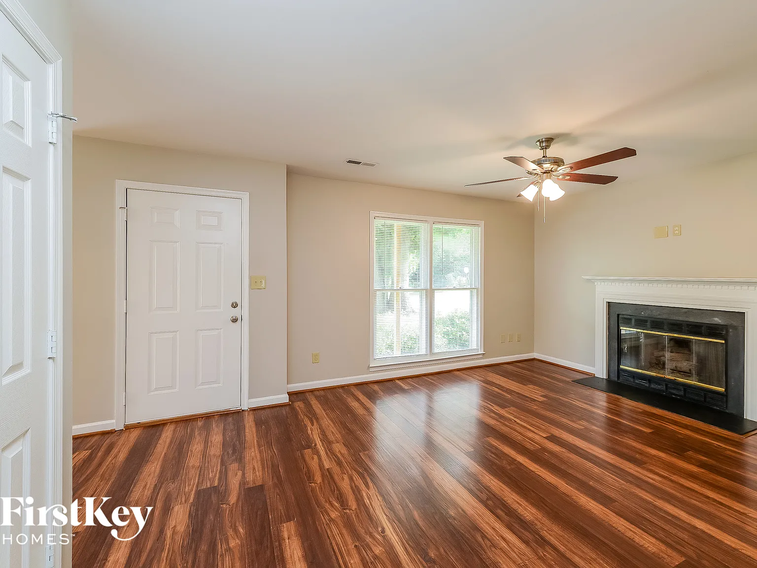3 bed, 2.0 bath, 1105 sqft, $2,005 — Photo 2